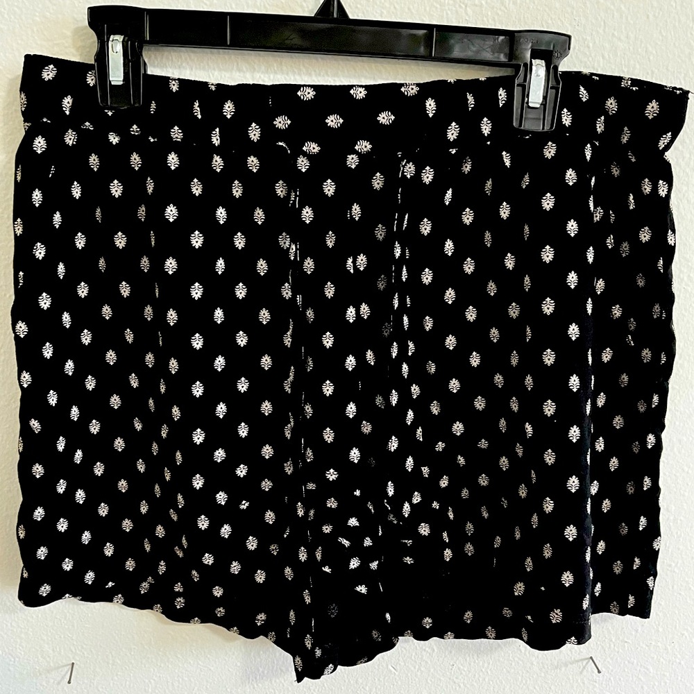 Susina Black + White Front Tie Shorts